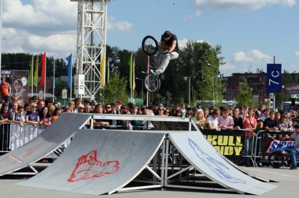 Мобильный скейт-парк для фестиваля Snickers Urbania