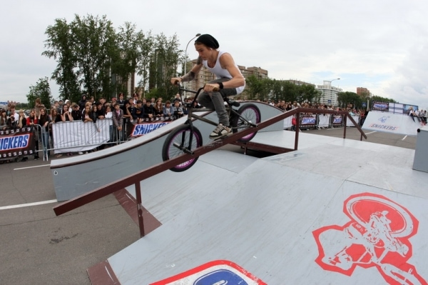 Мобильный скейт-парк для фестиваля Snickers Urbania