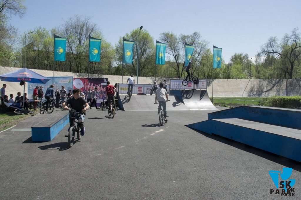 Организация официальных открытий скейт-парков, проведение соревнований и показательных выступлений.